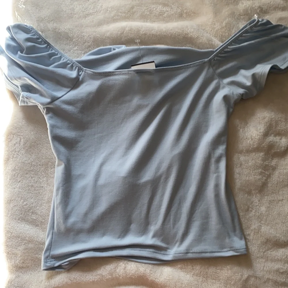Off the Shoulder Cut Out Crop Top - Picture 2 of 4